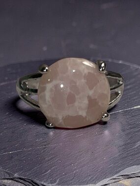 Silver toned Moonstone Solitaire Ring 🥳